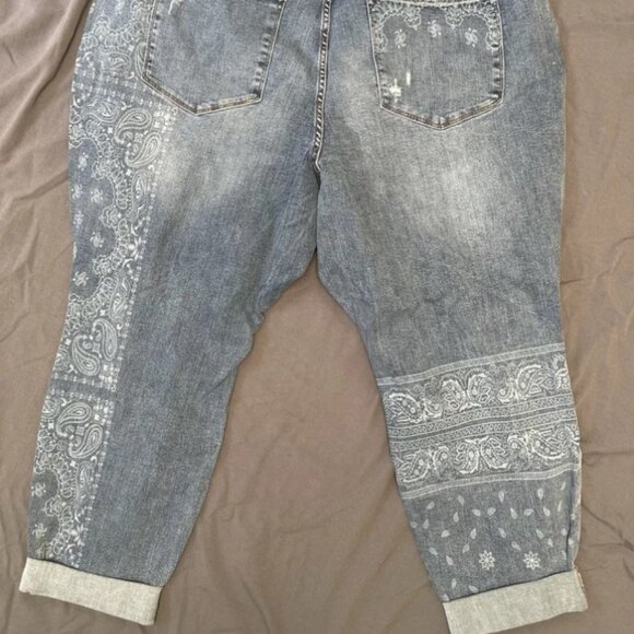 Judy Blue Paisley Bandana Print Mid-Rise Distressed Boyfriend Jeans Plus Sz 24W - Picture 7 of 11